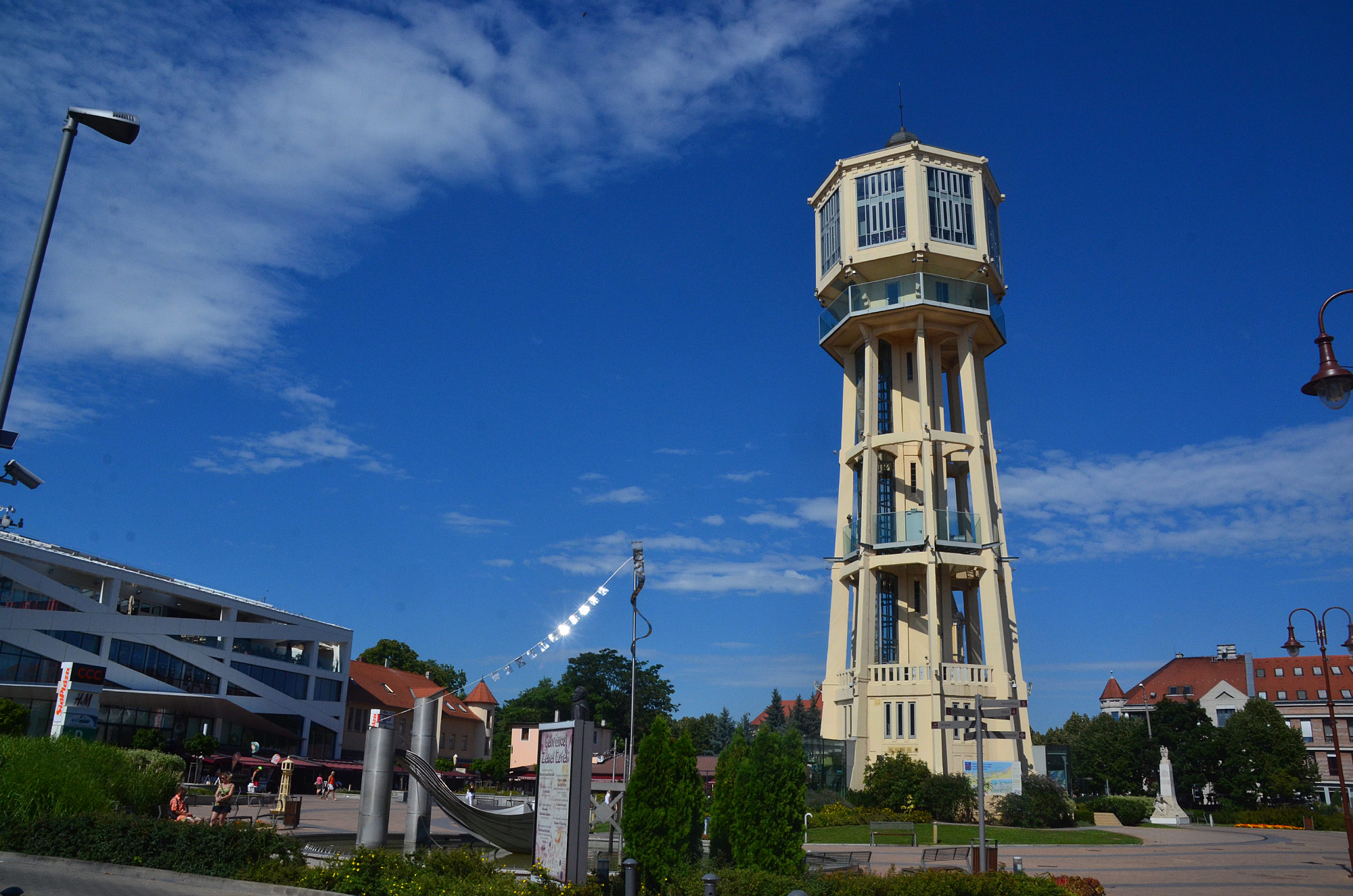Siófok (Photo License: CC BY-SA 2.0)